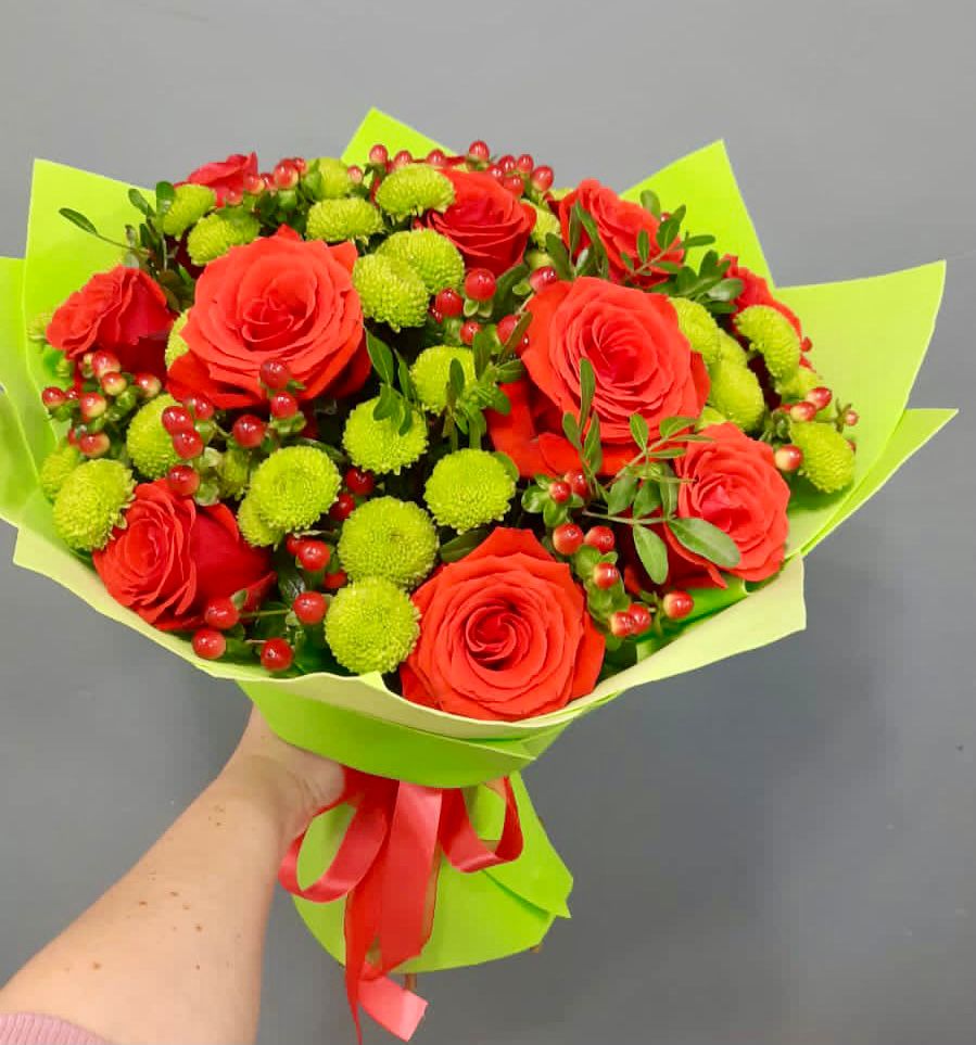 Букет цветов из: Хризантемы и Розы в Северобайкальске