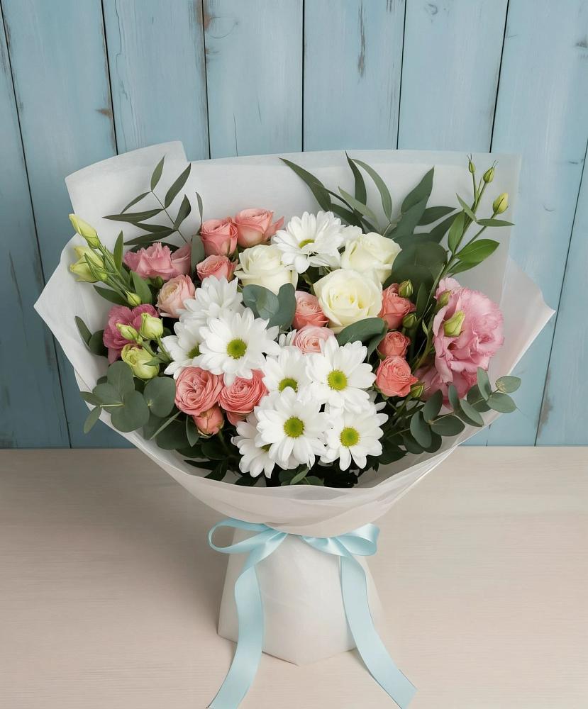 Букет цветов из: Розы, Лизиантусы и Хризантемы в Северобайкальске