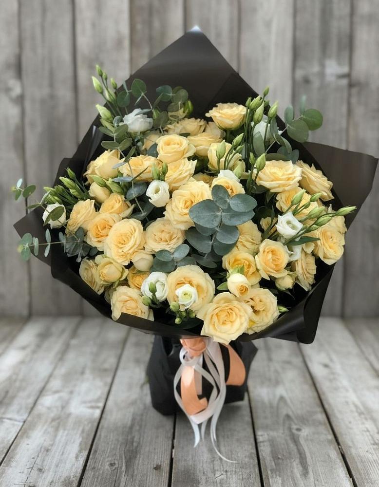 Букет цветов из: Розы и Лизиантусы в Северобайкальске