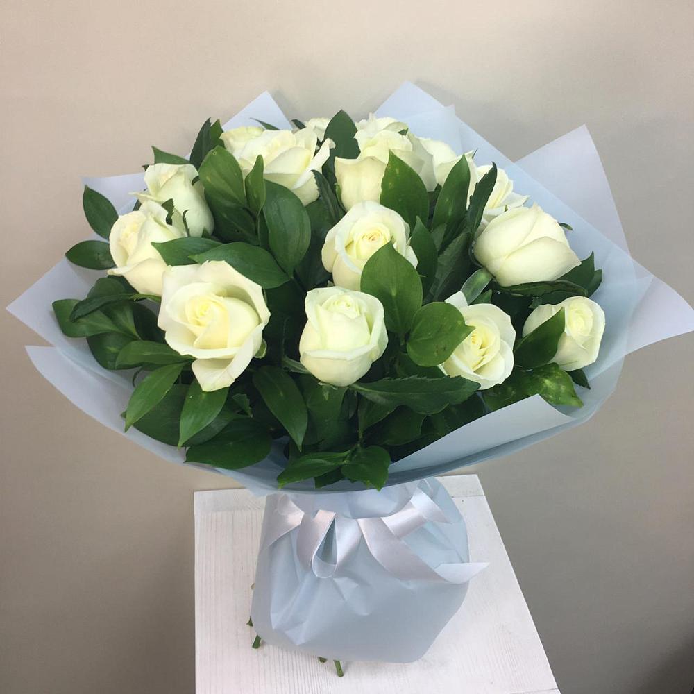 Букет 15 Белых роз Проуд в Северобайкальске