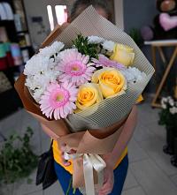 Букет цветов из:  Герберы, Розы и Хризантемы в Северобайкальске