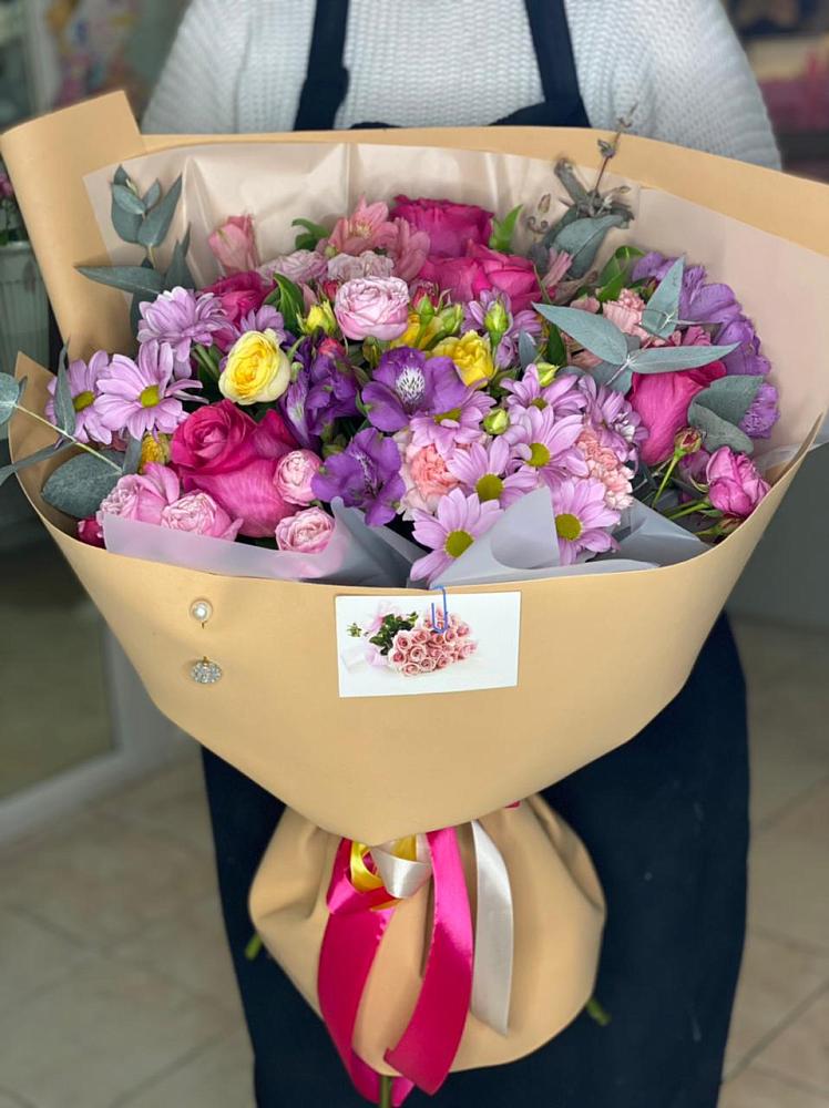 Букет цветов из: Хризантемы, Гвоздики и Альстромерии в Северобайкальске