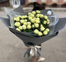 Букет Белые кустовые розы Солинеро в Северобайкальске