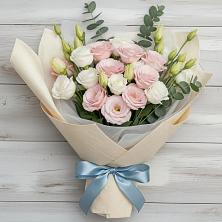 Букет цветов из:  Лизиантусы в Северобайкальске