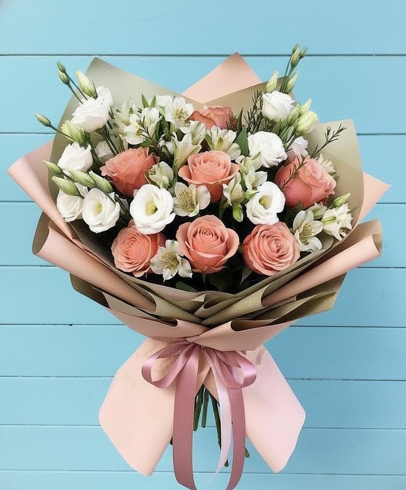 Букет цветов из: Розы, Альстромерии и Лизиантусы в Северобайкальске