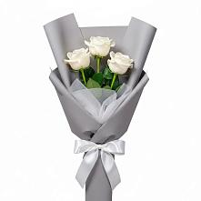 Букет 3 белые розы в Северобайкальске