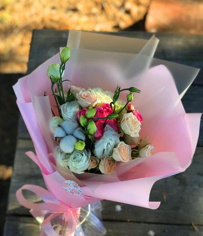 Букет цветов из: Розы и Лизиантусы в Северобайкальске