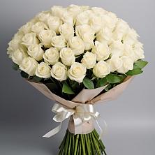 Букет 101 беля роза Белоснежка в Северобайкальске