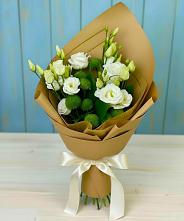 Букет цветов из:  Хризантемы и Лизиантусы в Северобайкальске