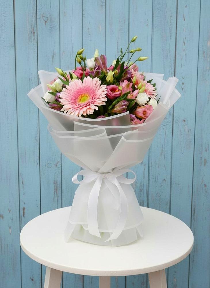 Букет цветов из: Герберы, Альстромерии и Лизиантусы в Северобайкальске