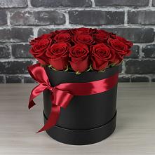 Цветочная композиция из Розы в шляпной коробке в Северобайкальске