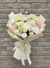 Букет цветов из:  Гвоздики, Розы, Лизиантусы и Хризантемы в Северобайкальске