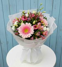 Букет цветов из:  Герберы, Альстромерии и Лизиантусы в Северобайкальске
