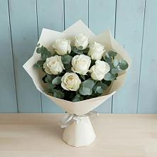Букет Белые розы в Эвкалипте в Северобайкальске