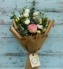 Букет цветов из:  Розы и Лизиантусы в Северобайкальске