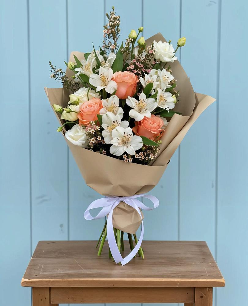 Букет цветов из: Альстромерии, Лизиантусы, Розы и Хризантемы в Северобайкальске