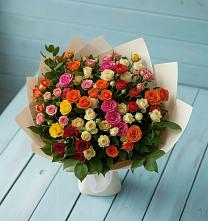 Букет Микс из разноцветных кустовых роз в Северобайкальске