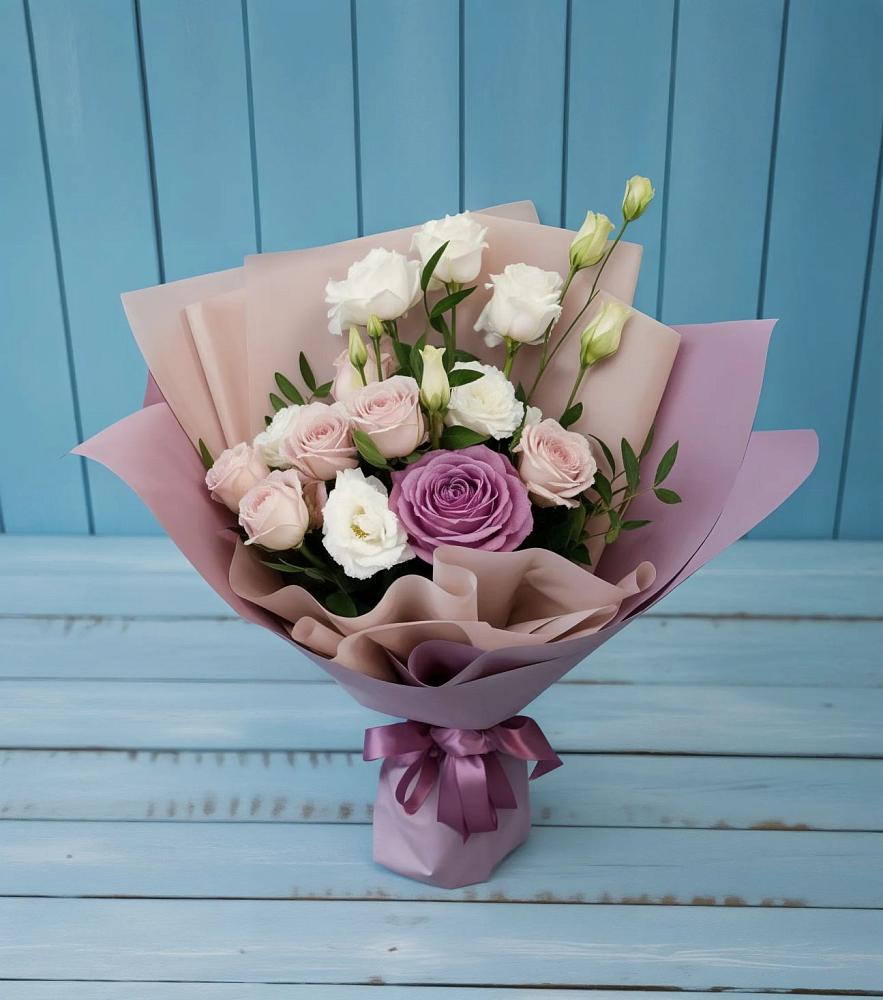 Букет цветов из: Розы и Лизиантусы в Северобайкальске