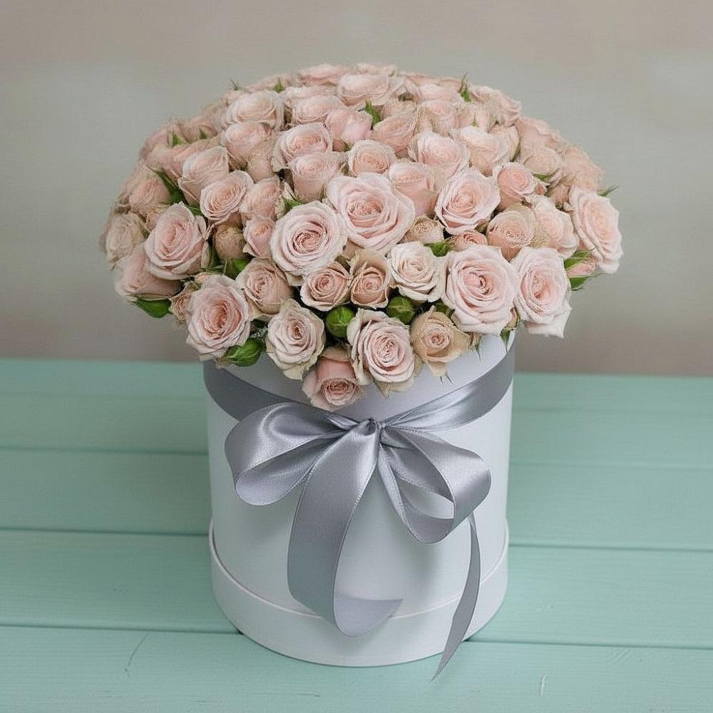 Цветочная композиция из Розы в шляпной коробке в Северобайкальске